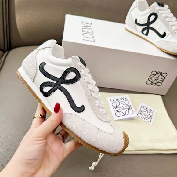 Loewe Flow Runner Sneakers – Chic White with Black Logo, Great Condition! - Picture 8 of 9